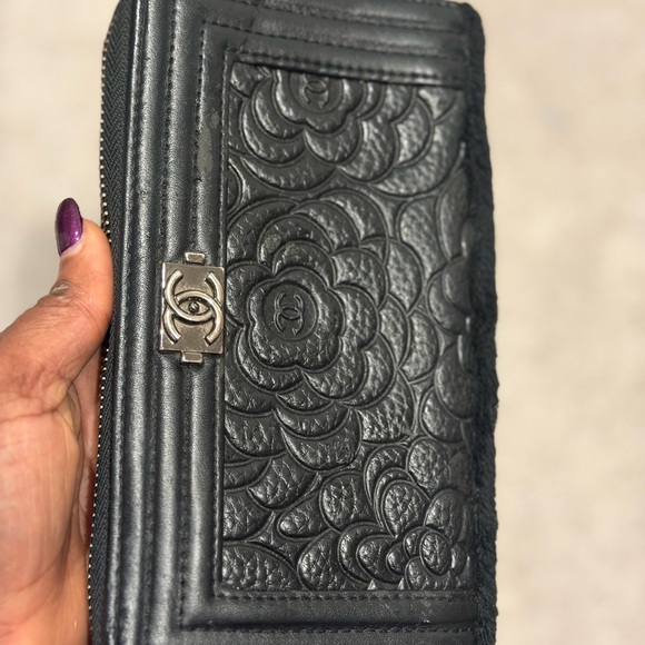 CHANEL Black Floral Embossed Wallet - Picture 9 of 12